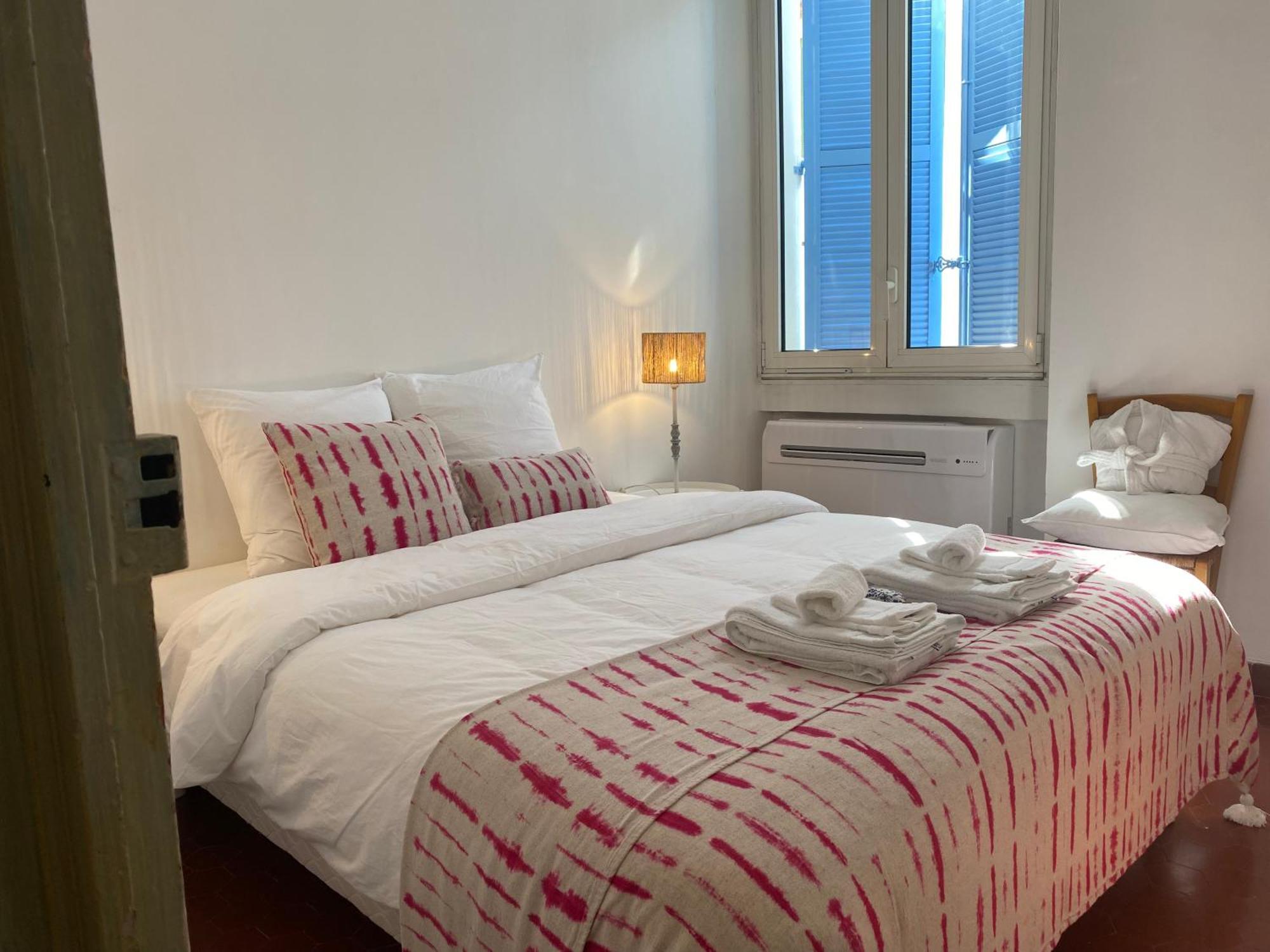 Click! Casa Lamartine Fabulous Ideal Location Walk To All!!! 카시스 외부 사진